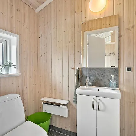 Casa de Férias Stunning In With Kitchen Frorup