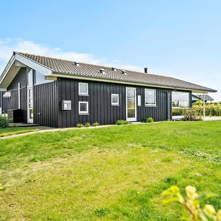 Stunning In With Kitchen 펜션 Frorup