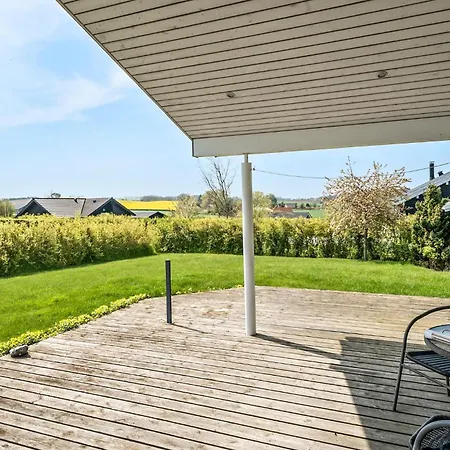 Stunning In With Kitchen 펜션 Frorup